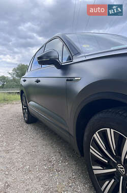 Внедорожник / Кроссовер Volkswagen Touareg 2021 в 