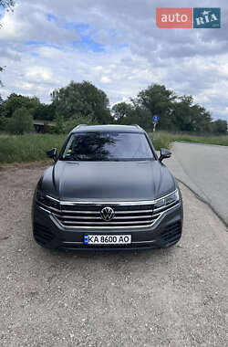 Внедорожник / Кроссовер Volkswagen Touareg 2021 в 