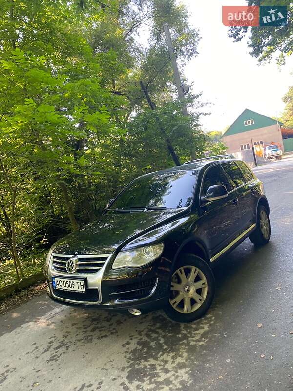 Позашляховик / Кросовер Volkswagen Touareg 2008 в Тячеві