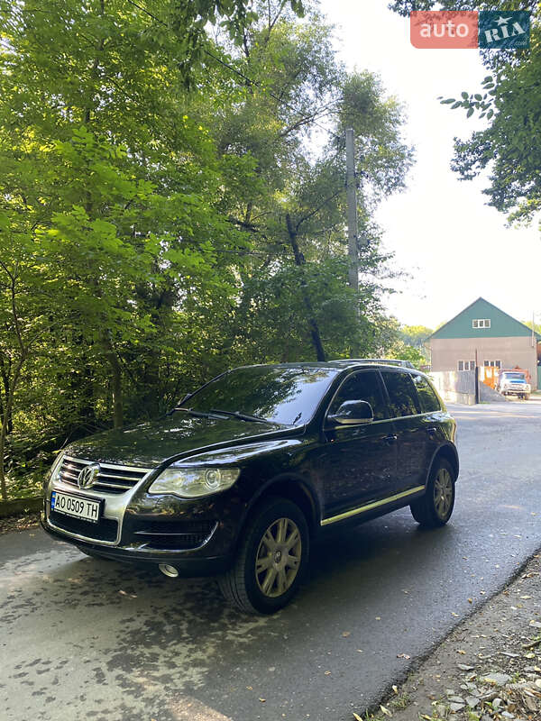 Позашляховик / Кросовер Volkswagen Touareg 2008 в Тячеві
