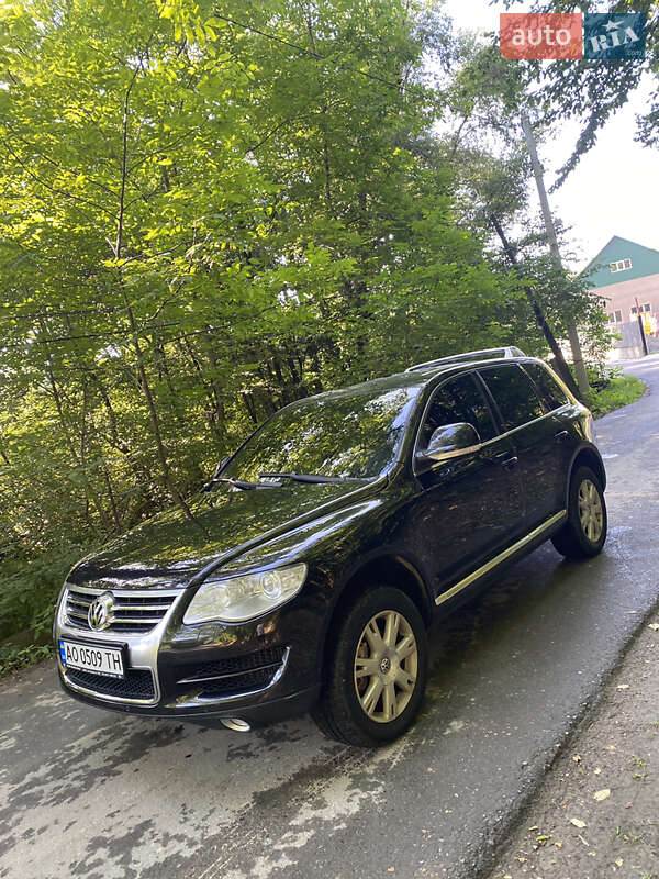 Позашляховик / Кросовер Volkswagen Touareg 2008 в Тячеві
