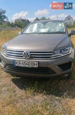 Позашляховик / Кросовер Volkswagen Touareg 2016 в 