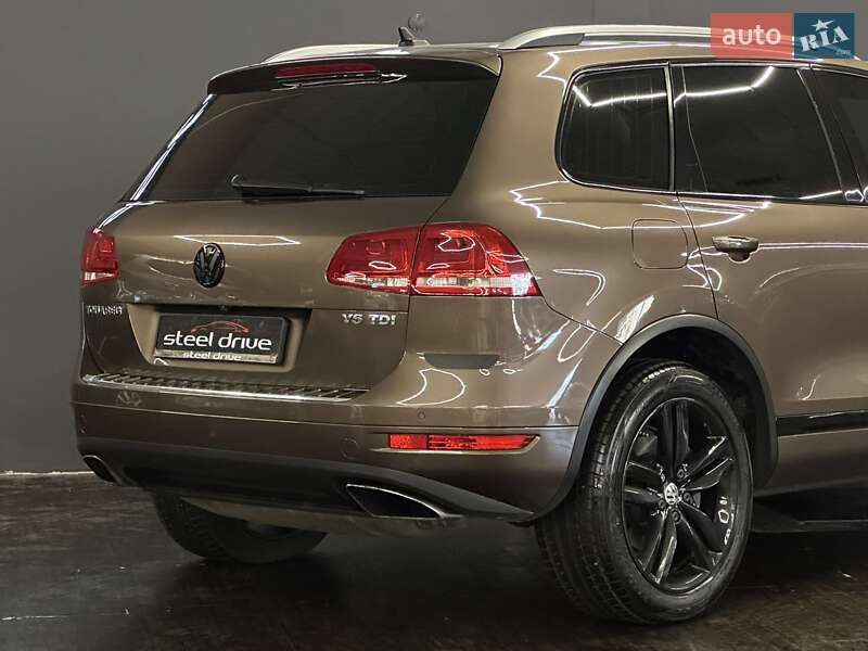 Внедорожник / Кроссовер Volkswagen Touareg 2012 в Николаеве