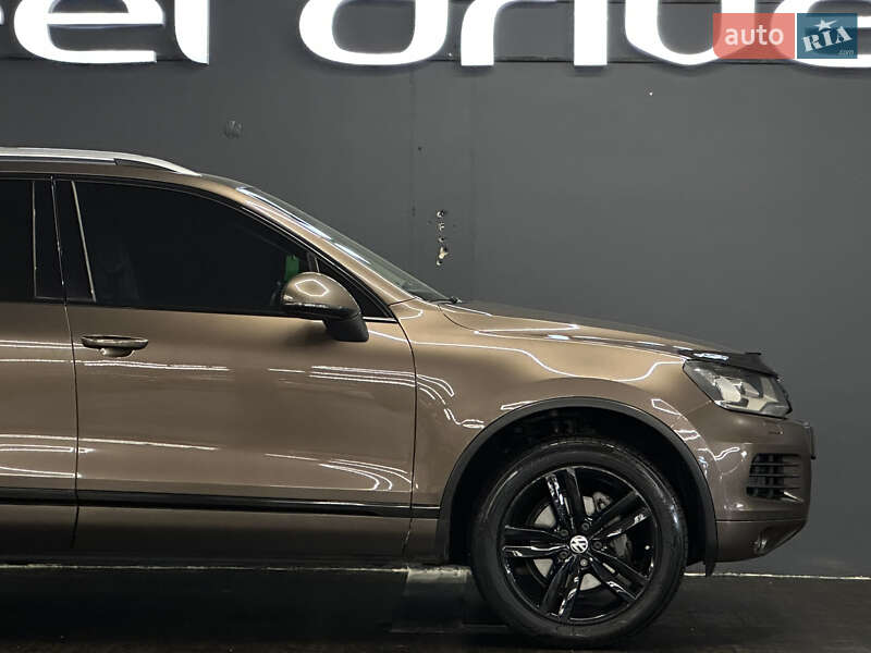 Внедорожник / Кроссовер Volkswagen Touareg 2012 в Николаеве