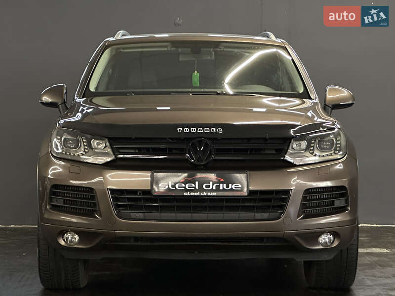Внедорожник / Кроссовер Volkswagen Touareg 2012 в Николаеве