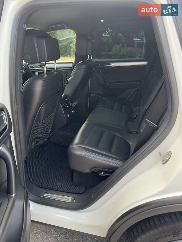 Внедорожник / Кроссовер Volkswagen Touareg 2017 в Киеве