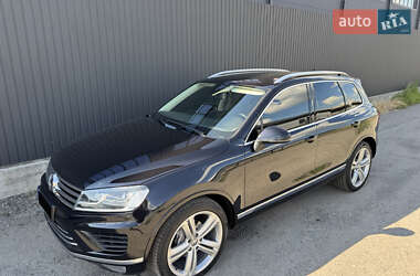 Внедорожник / Кроссовер Volkswagen Touareg 2015 в 