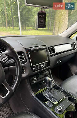 Внедорожник / Кроссовер Volkswagen Touareg 2014 в 