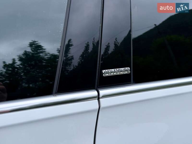 Позашляховик / Кросовер Volkswagen Touareg 2019 в Хусті