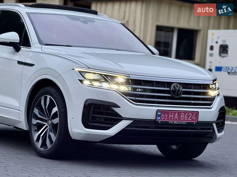 Позашляховик / Кросовер Volkswagen Touareg 2019 в Хусті