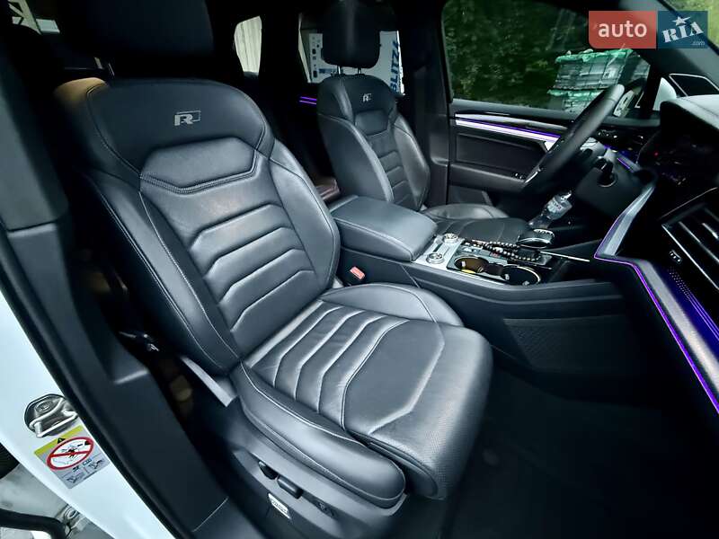 Позашляховик / Кросовер Volkswagen Touareg 2019 в Хусті