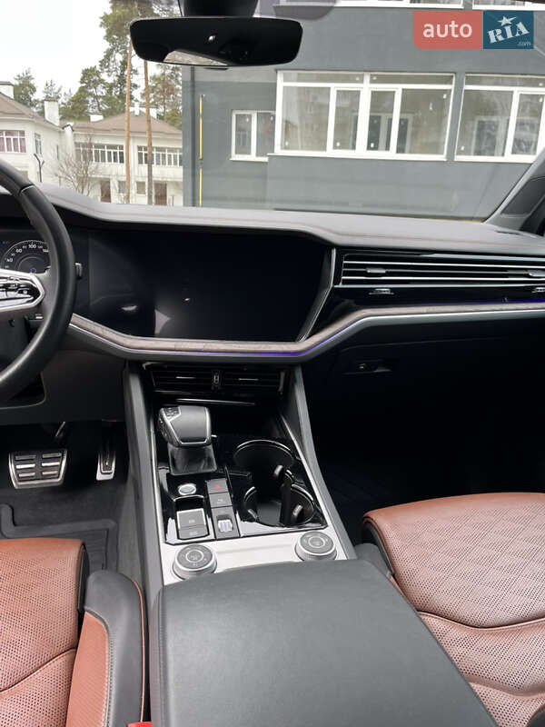 Позашляховик / Кросовер Volkswagen Touareg 2020 в Києві