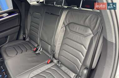 Позашляховик / Кросовер Volkswagen Touareg 2022 в 