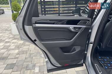 Позашляховик / Кросовер Volkswagen Touareg 2022 в 