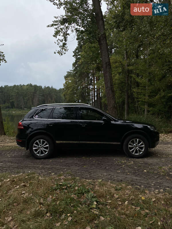 Внедорожник / Кроссовер Volkswagen Touareg 2011 в Ровно