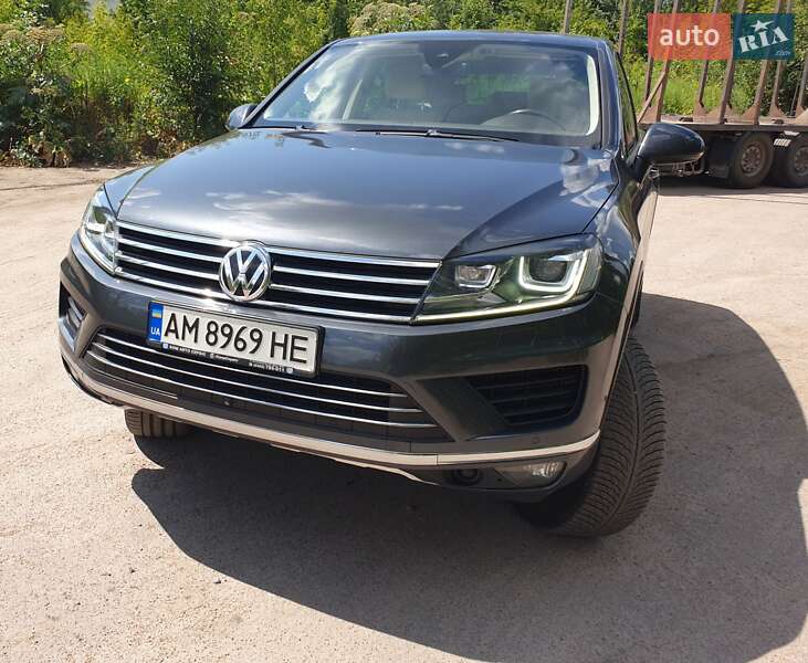 Внедорожник / Кроссовер Volkswagen Touareg 2015 в Житомире
