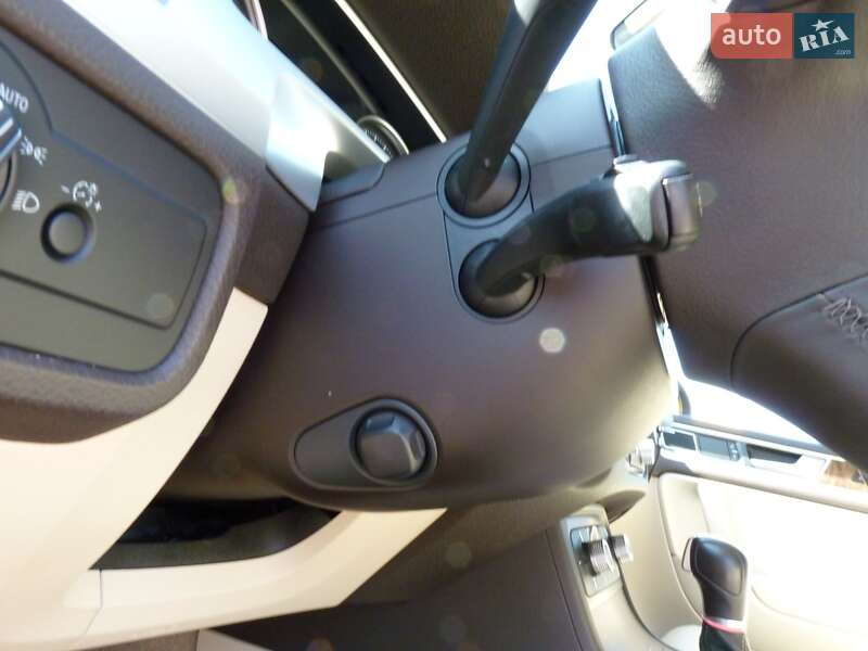 Внедорожник / Кроссовер Volkswagen Touareg 2015 в Житомире