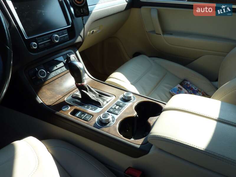 Внедорожник / Кроссовер Volkswagen Touareg 2015 в Житомире