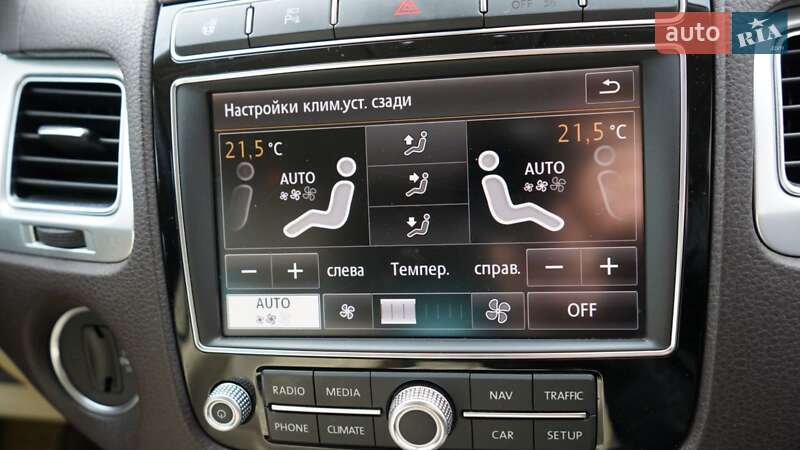 Внедорожник / Кроссовер Volkswagen Touareg 2015 в Житомире