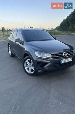 Позашляховик / Кросовер Volkswagen Touareg 2011 в Черкасах
