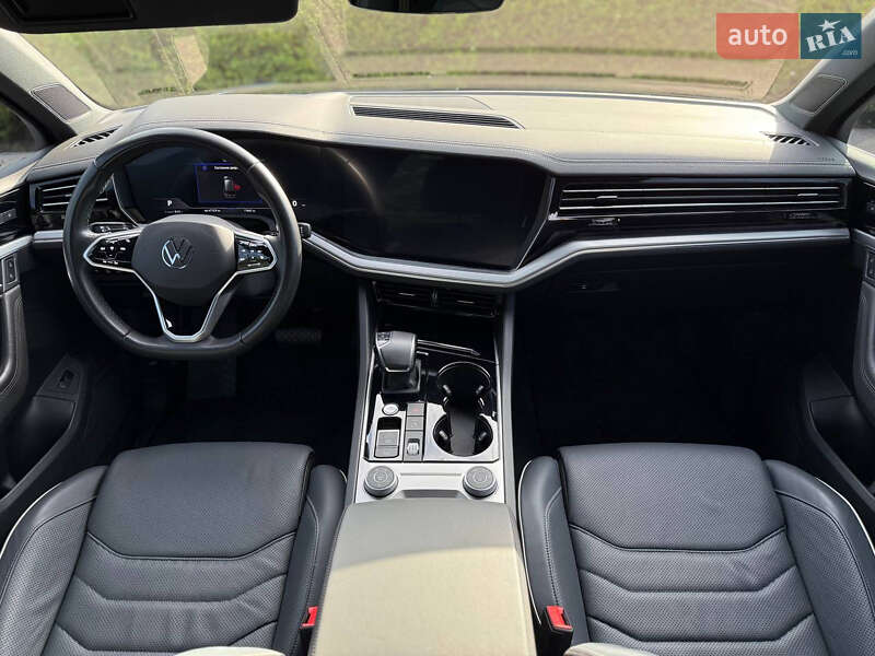 Внедорожник / Кроссовер Volkswagen Touareg 2022 в Киеве