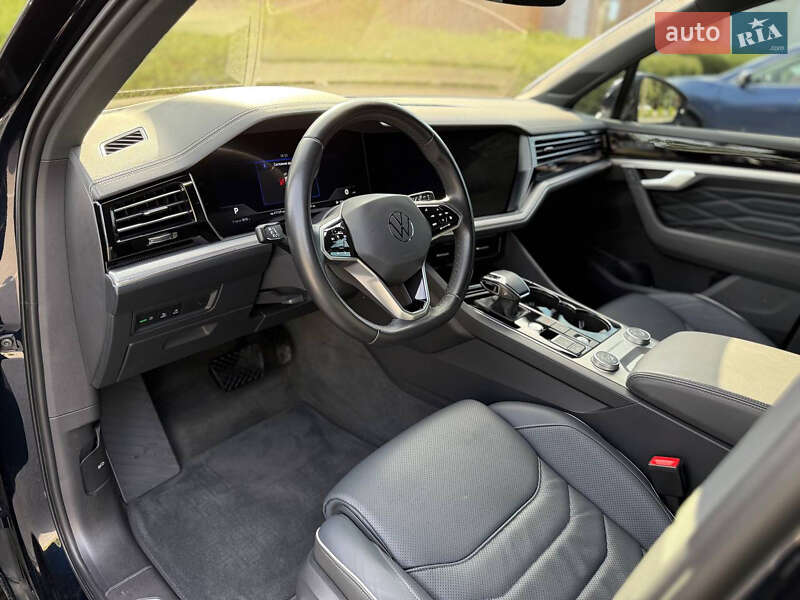 Внедорожник / Кроссовер Volkswagen Touareg 2022 в Киеве