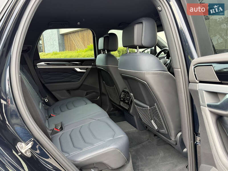 Внедорожник / Кроссовер Volkswagen Touareg 2022 в Киеве