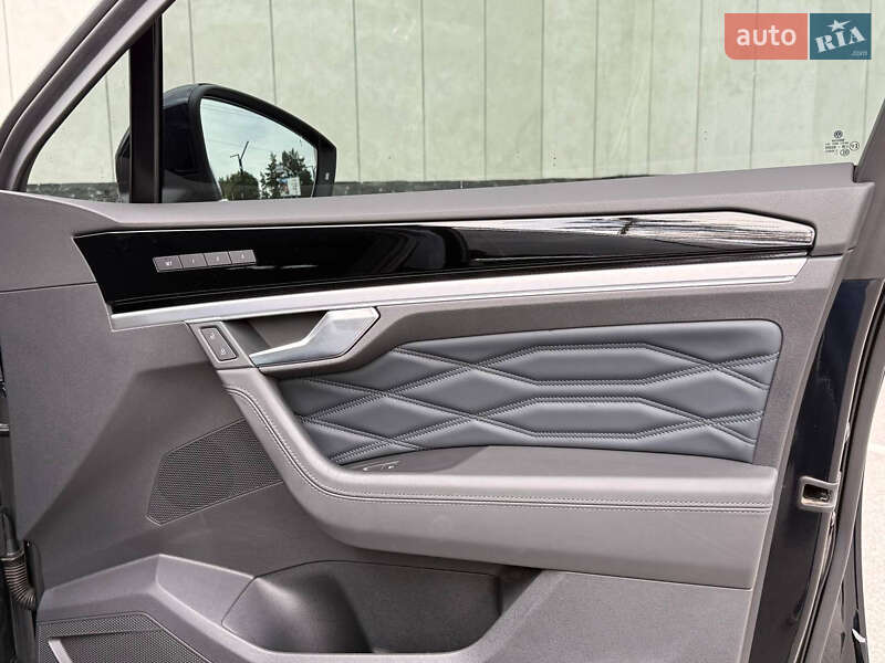 Внедорожник / Кроссовер Volkswagen Touareg 2022 в Киеве