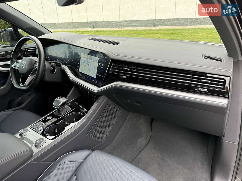 Внедорожник / Кроссовер Volkswagen Touareg 2022 в Киеве