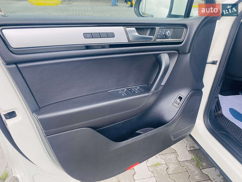 Внедорожник / Кроссовер Volkswagen Touareg 2010 в Черновцах