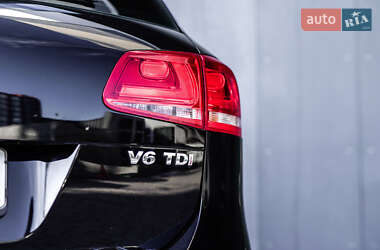 Позашляховик / Кросовер Volkswagen Touareg 2012 в 