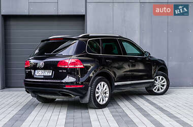 Позашляховик / Кросовер Volkswagen Touareg 2012 в 
