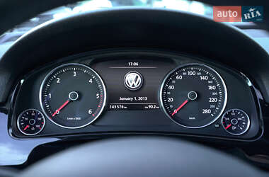 Позашляховик / Кросовер Volkswagen Touareg 2012 в 