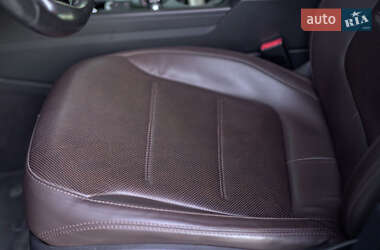 Позашляховик / Кросовер Volkswagen Touareg 2012 в 