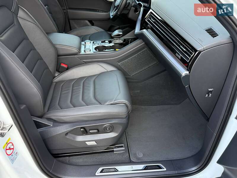 Внедорожник / Кроссовер Volkswagen Touareg 2022 в Ровно