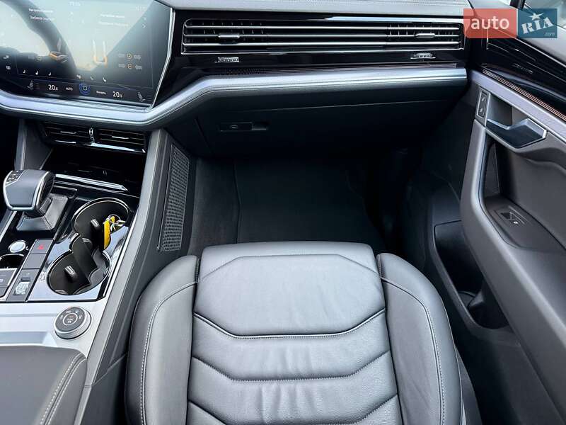 Внедорожник / Кроссовер Volkswagen Touareg 2022 в Ровно