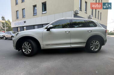 Внедорожник / Кроссовер Volkswagen Touareg 2018 в 