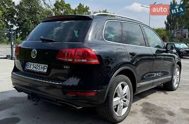 Внедорожник / Кроссовер Volkswagen Touareg 2011 в 