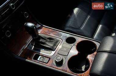 Внедорожник / Кроссовер Volkswagen Touareg 2011 в 