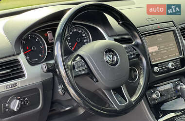 Внедорожник / Кроссовер Volkswagen Touareg 2015 в 