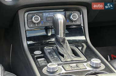 Внедорожник / Кроссовер Volkswagen Touareg 2015 в 