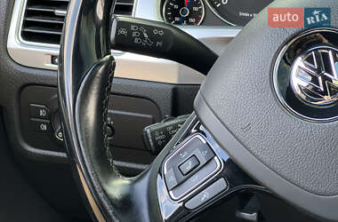 Внедорожник / Кроссовер Volkswagen Touareg 2015 в 