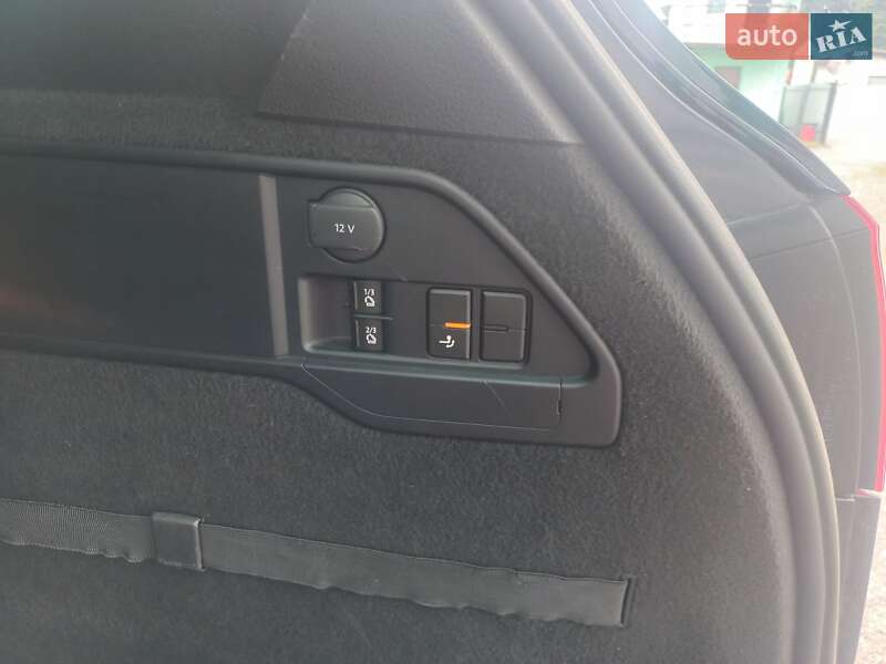 Внедорожник / Кроссовер Volkswagen Touareg 2011 в Шептицькому