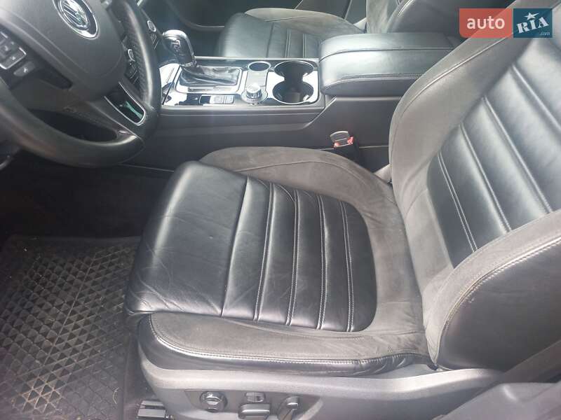 Внедорожник / Кроссовер Volkswagen Touareg 2011 в Шептицькому