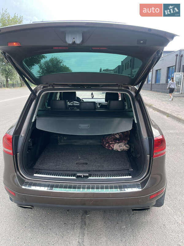 Внедорожник / Кроссовер Volkswagen Touareg 2010 в Кривом Роге