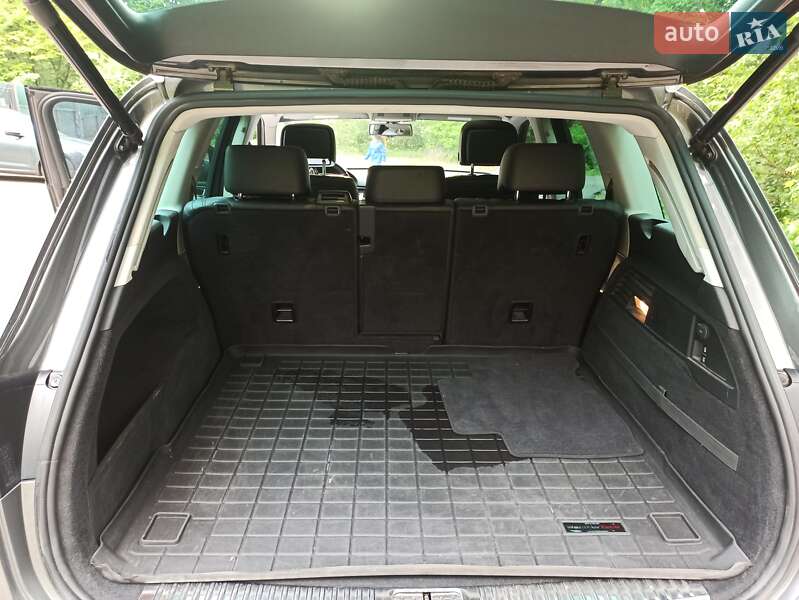 Позашляховик / Кросовер Volkswagen Touareg 2012 в Києві