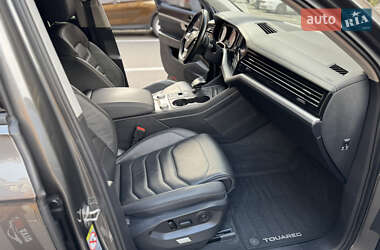 Внедорожник / Кроссовер Volkswagen Touareg 2019 в 