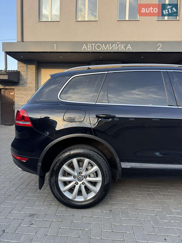 Внедорожник / Кроссовер Volkswagen Touareg 2010 в Ровно