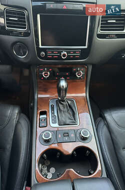 Внедорожник / Кроссовер Volkswagen Touareg 2010 в 