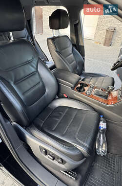 Внедорожник / Кроссовер Volkswagen Touareg 2010 в 